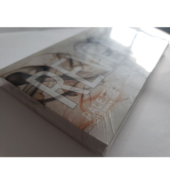 BNIB- Coastal Scents Revealed Smoky Eyeshadow Palette - Picture 4 of 5